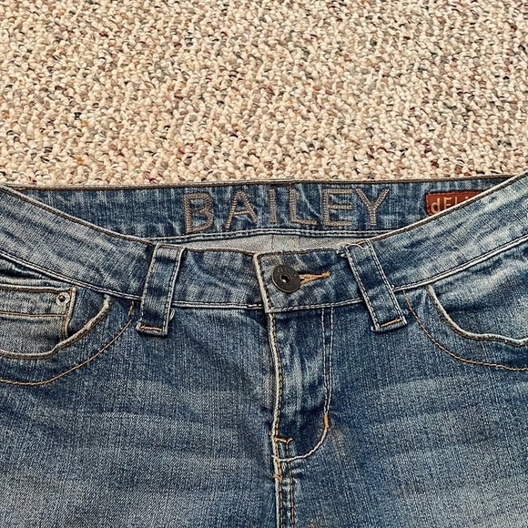 Delia’s Bailey Ladies/Teens Denim Capris - Picture 2 of 10